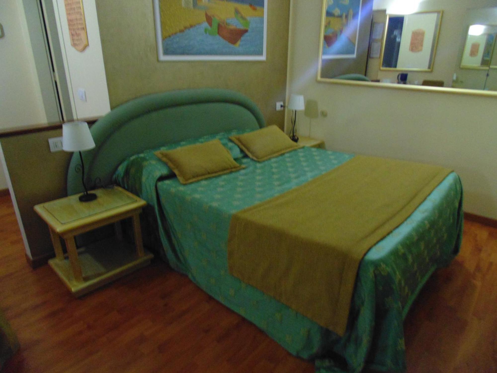 Relais Dante E Beatrice Bed & Breakfast Флоренция Стая снимка